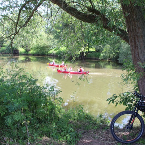 zwei Kanus auf der Fulda