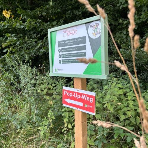 Schild des neuen Pop-up Weges