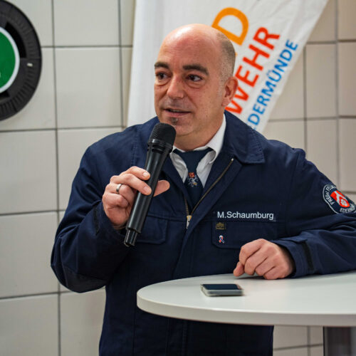 Gemeindebrandinspektor Marc Schaumburg bei einer Rede
