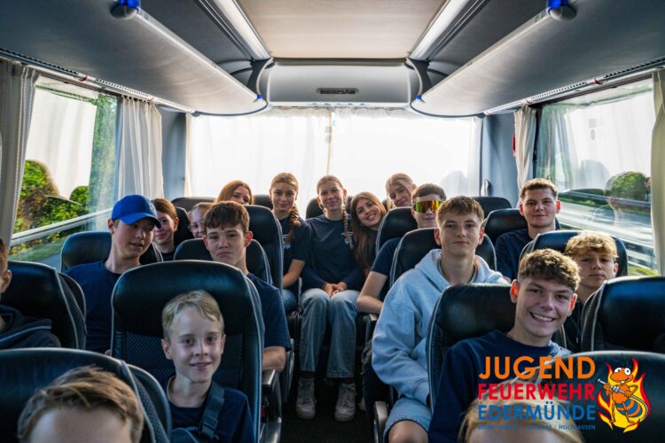 Jugendfeuerwehr erobert MoviePark