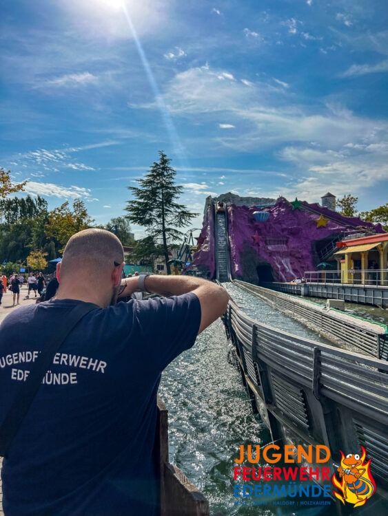 Jugendfeuerwehr erobert MoviePark
