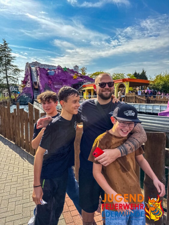 Jugendfeuerwehr erobert MoviePark