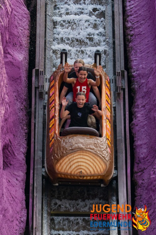 Jugendfeuerwehr erobert MoviePark