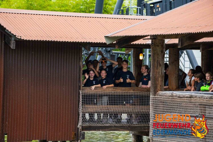 Jugendfeuerwehr erobert MoviePark