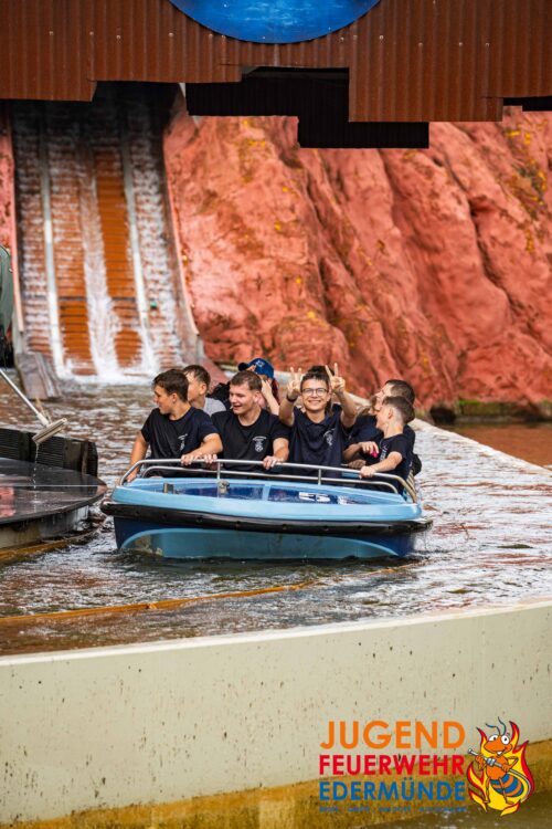 Jugendfeuerwehr erobert MoviePark