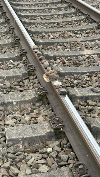 Steine auf den Gleisen